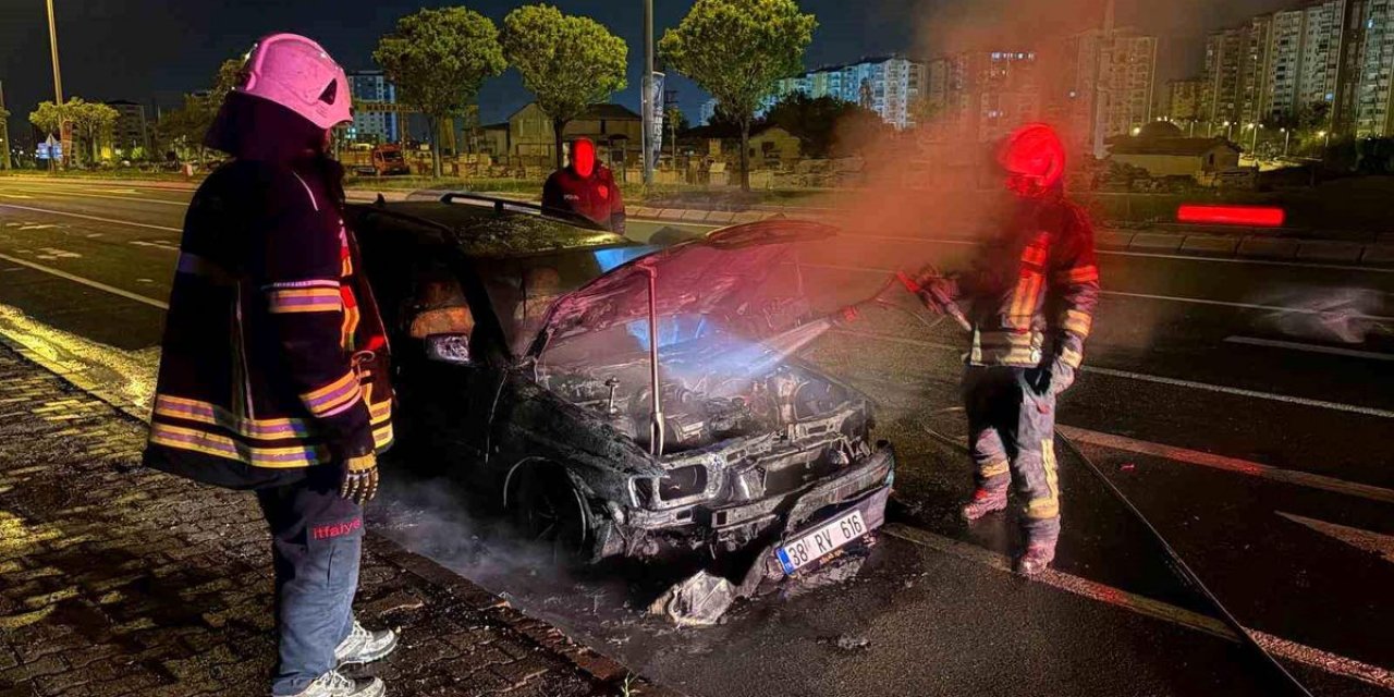 Kayseri'de Otomobil Alev Aldı