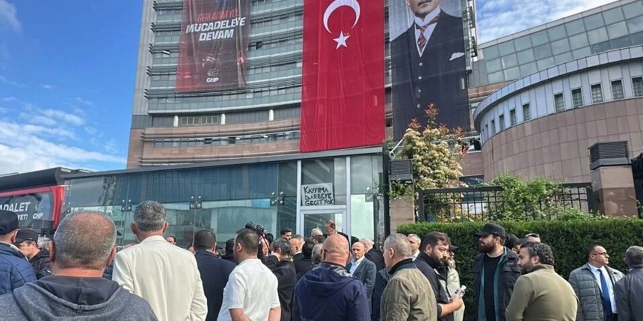 Ankara Valiliği: Emniyete CHP Genel Merkezi'nin Boşaltılması İçin Talimat Verildi