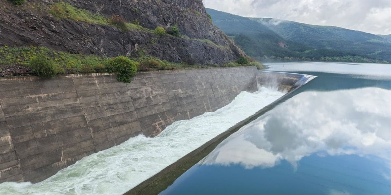 Almus Barajı Doldu, Su Baskınları Yaşandı