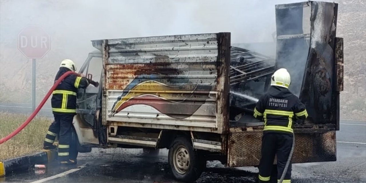 Yangın, Kamyoneti Küle Çevirdi