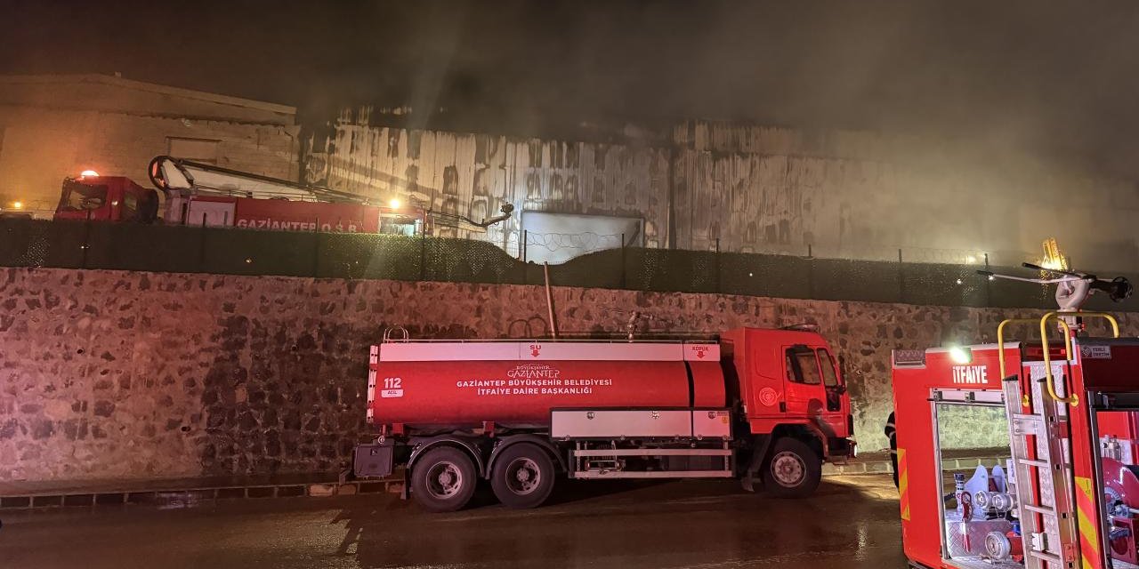 Gaziantep'te Mobilya Fabrikasında Yangın