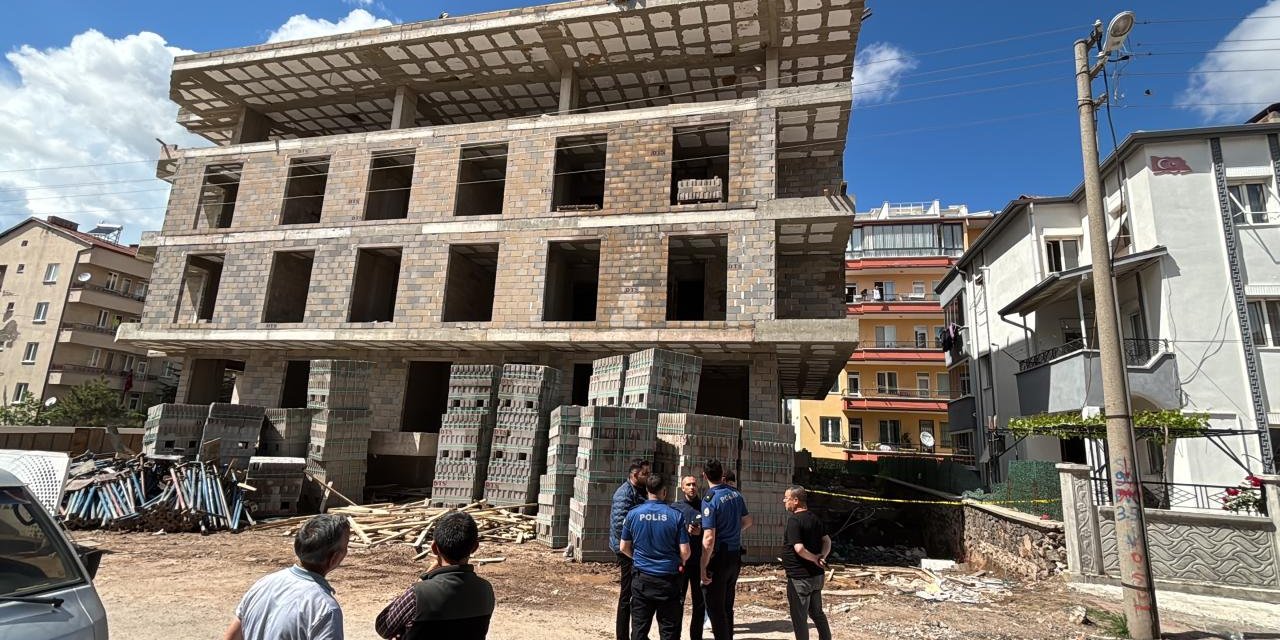 Aksaray'da İnşaattan Düşen İşçi Hayatını Kaybetti