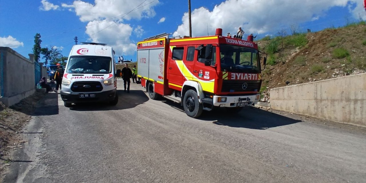 Taşova'da İki Araç Çarpıştı: 2 Yaralı