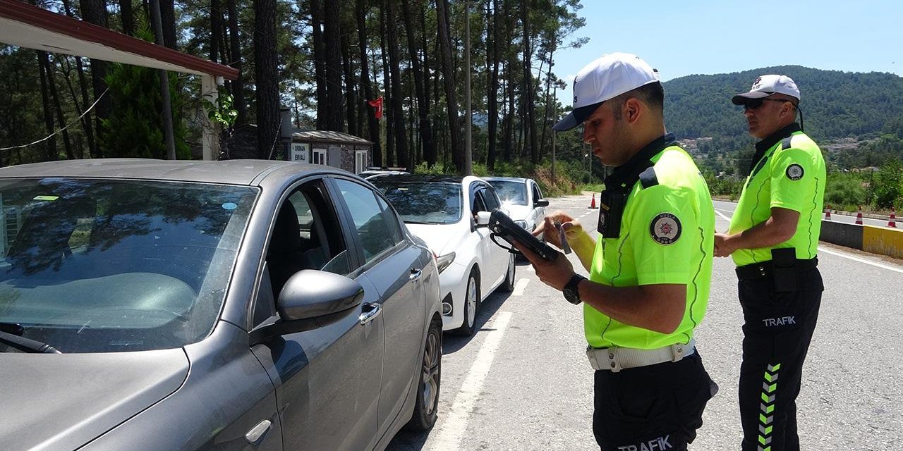 Tatilciler Marmaris ve Datça’ya Akın Etti: 4 Günde 40 Bin Araç