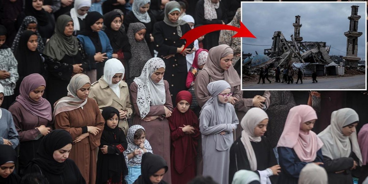 Gazze'de Bayram Namazı Yıkılan Camilerin Enkazında Kılındı