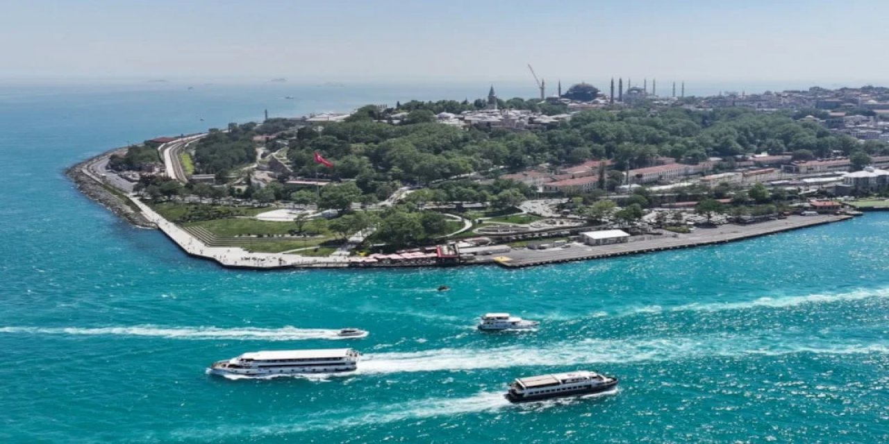 İstanbul Boğazı'nın Rengi Turkuaza Büründü