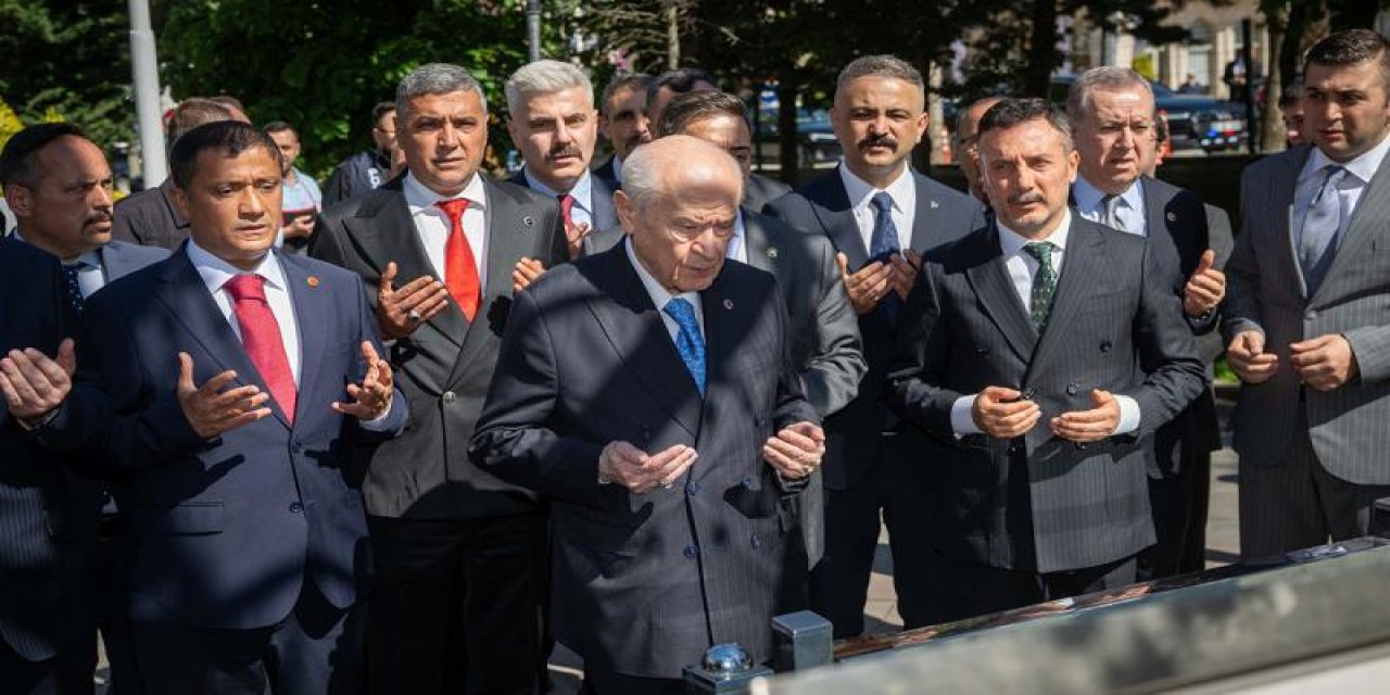 MHP Genel Başkanı Bahçeli, Ülkücü Şehitler Anıtı'nı Ziyaret Etti