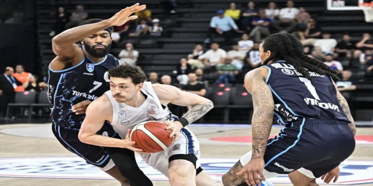 Anadolu Efes Çeyrek Final Serisinde Öne Geçti