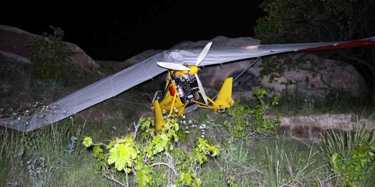 Kapadokya'da Microlight Uçağı Motor Arızası Geçirdi