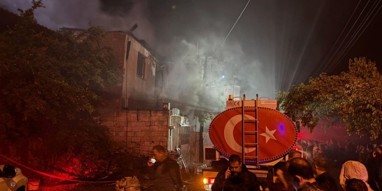 Bozdoğan'da 2 Katlı Evde Yangın