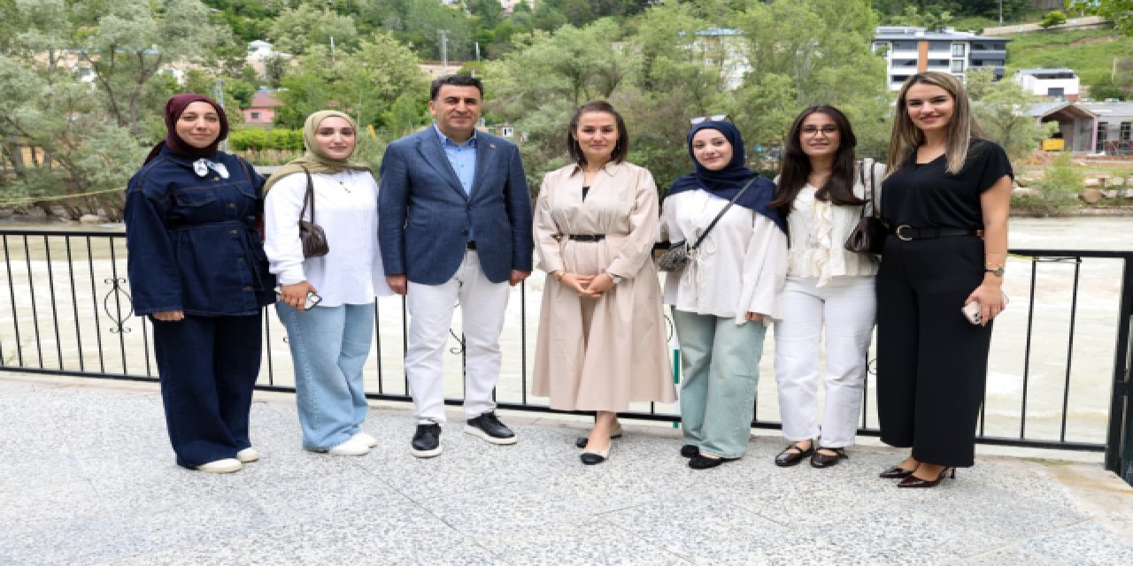 Tunceli Valisi Şefik Aygöl'den Öğrencilere Bayram Sürprizi