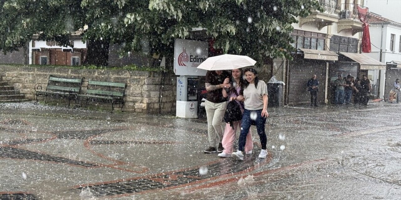 Edirne'de Sağanak Ve Dolu Etkili Oldu