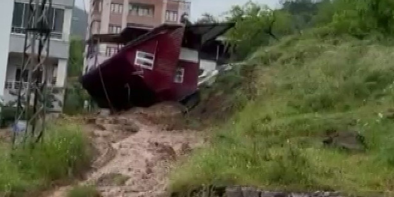 Prefabrik Ev Devrildi