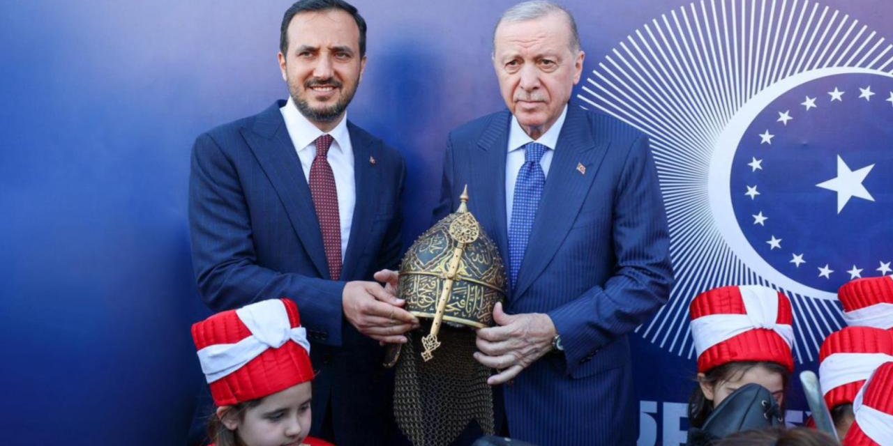 Cumhurbaşkanı Erdoğan'a Özel Hazırlanan Miğfer Hediye Edildi