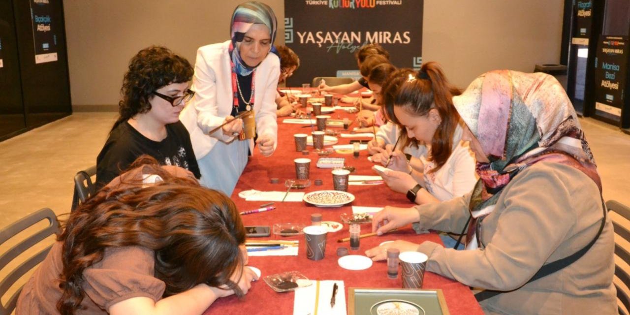 Manisa'da Türkiye Kültür Yolu Festivali Başladı