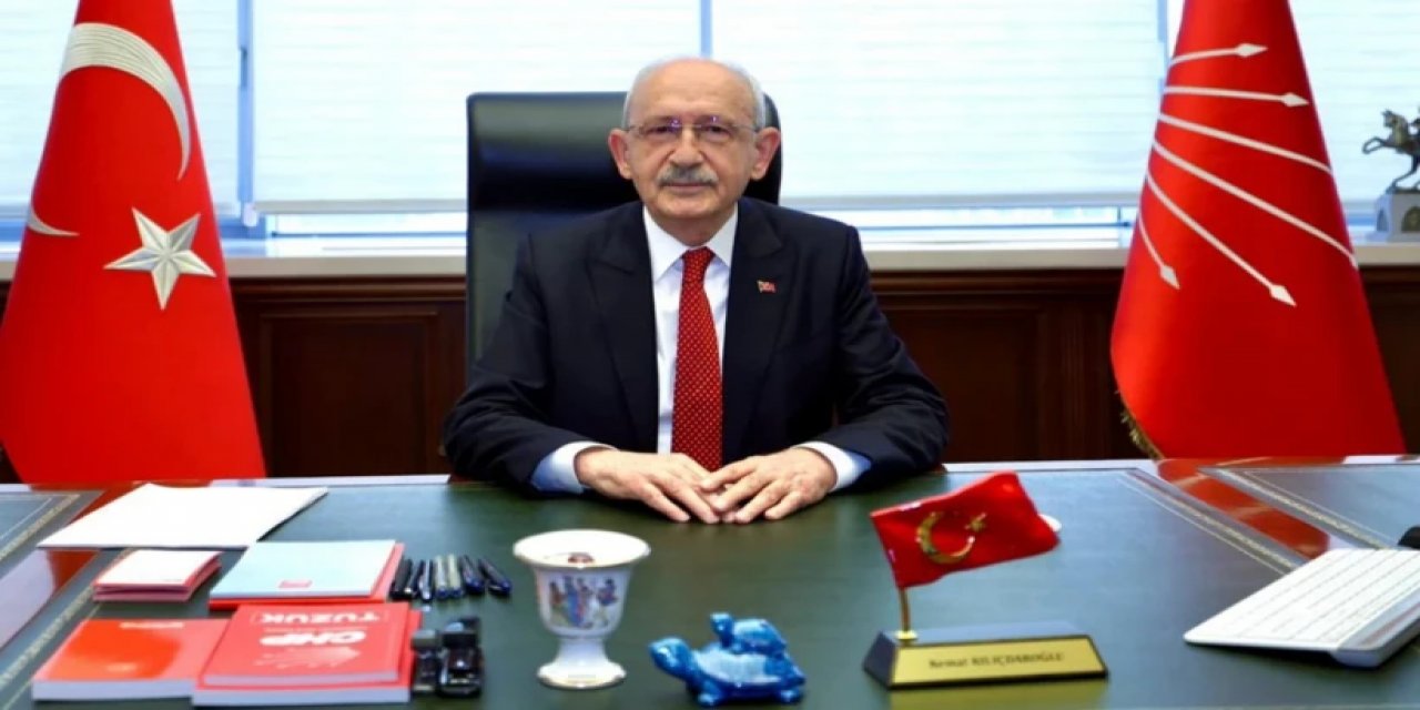 Kılıçdaroğlu 2,5 Yıl Sonra Başkanlık Koltuğunda! Masadaki Detay Dikkat Çekti... Arınacağız Mesajı Mı?