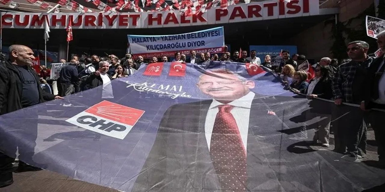 CHP Genel Merkezi'nde Hareketlilik! Kılıçdaroğlu'nun Mitinginde Olay Yaratan Pankart! "Otel Odalarında Biz Yoktuk, Siz Vardınız"