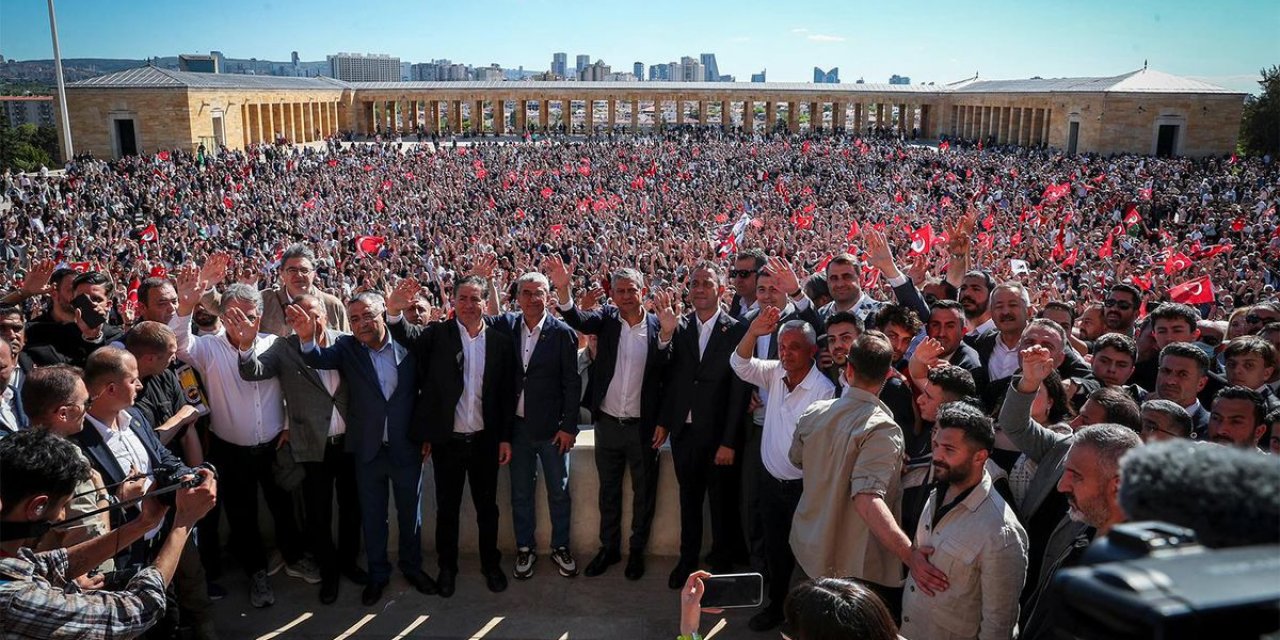 Özgü Özel'in Yanınsa Saf Tutan Milletvekilleri Belli Oldu