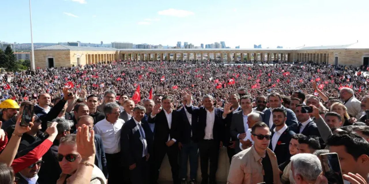 CHP'de İki Bayramlaşma: Kılıçdaroğlu'ndan 'Hesaplaşma', Özel'den 'Derhal Kurultay' Çağrısı