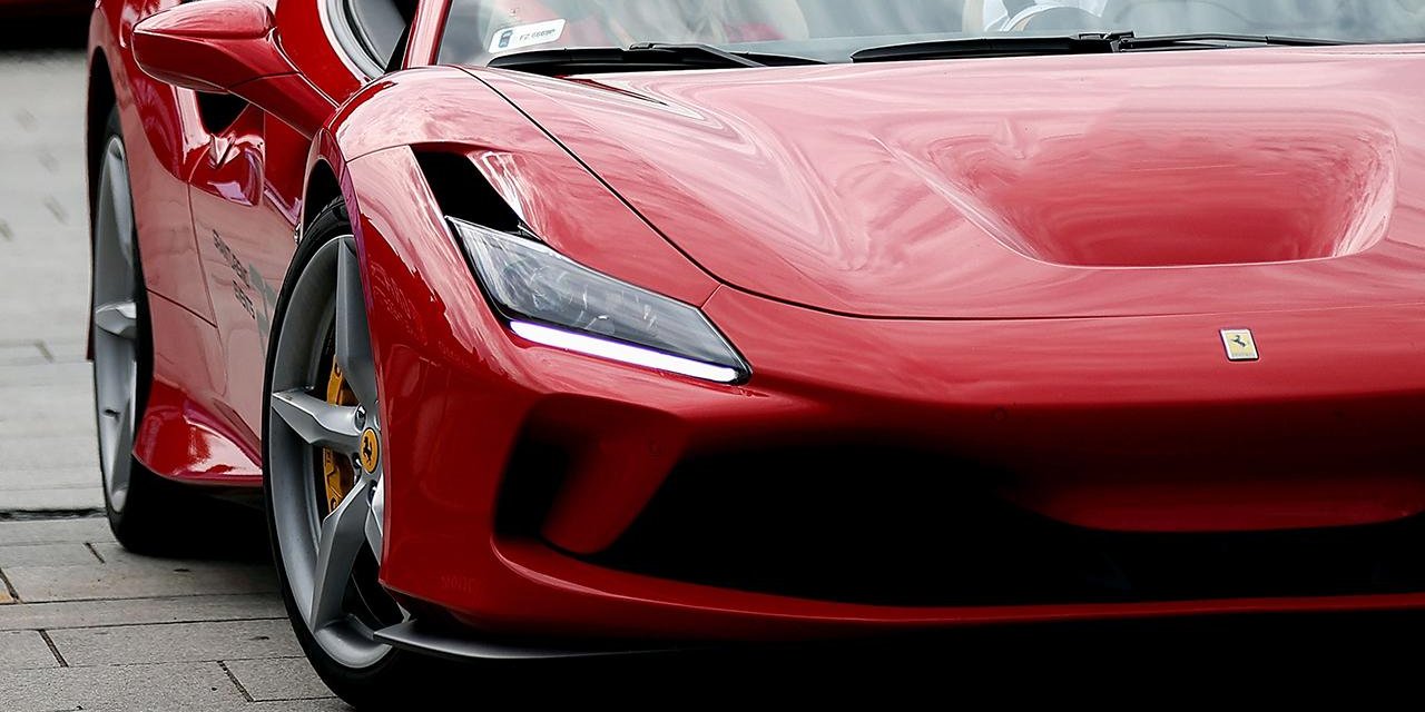 Ferrari'ye Elektrikli Araç Şoku: Yeni Model Şirketi Borsada Sarstı