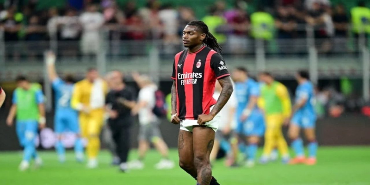 Rafael Leao, Milan'dan Ayrılacağını Duyurdu