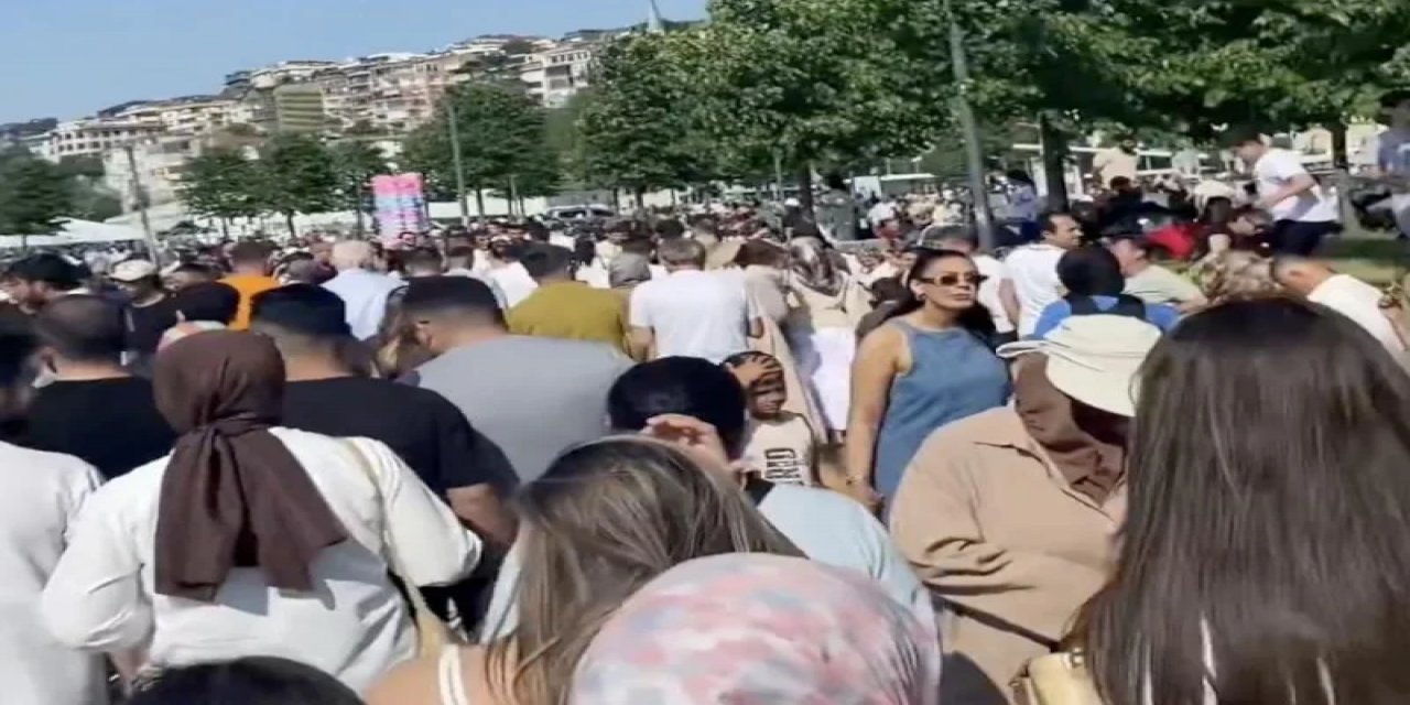 Kurban Bayramı Tatilinin Son Günü Fotoğrafı! Eminönü Ve Üsküdar'da Yaya Trafiği Tıkandı
