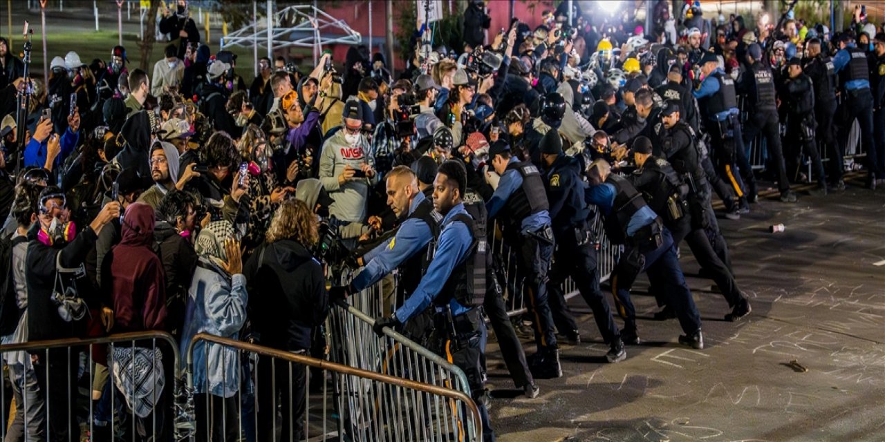 New Jersey Eyaletinde Protestoların Sürdüğü Ice Gözaltı Merkezi Çevresinde Sokağa Çıkma Yasağı