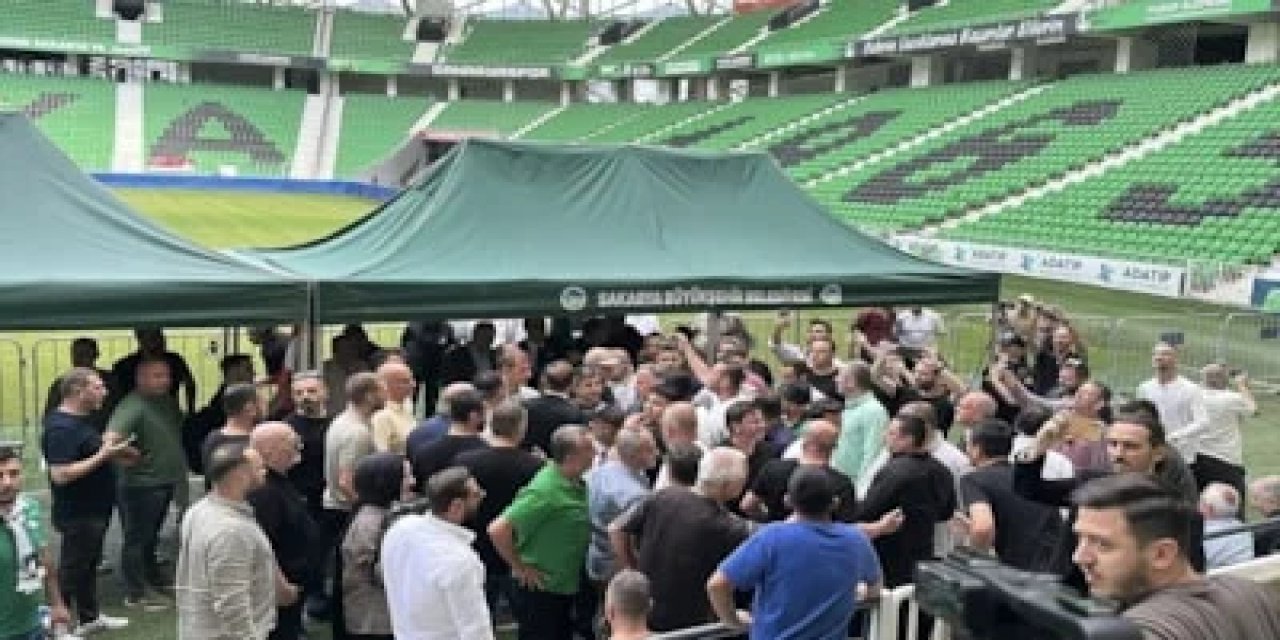 Sakaryaspor'un Olağan Genel Kurulu Gerginlik Nedeniyle Ertelendi!