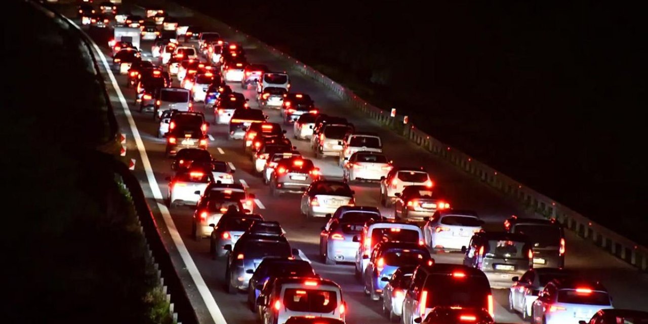 TEM Otoyolu'nda İstanbul Yönü Trafiğe Kapatılıyor