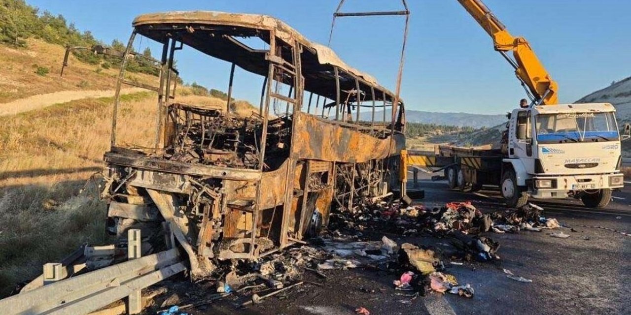 Sarayköy'de Otobüs Yangını: 9 Can Kaybı