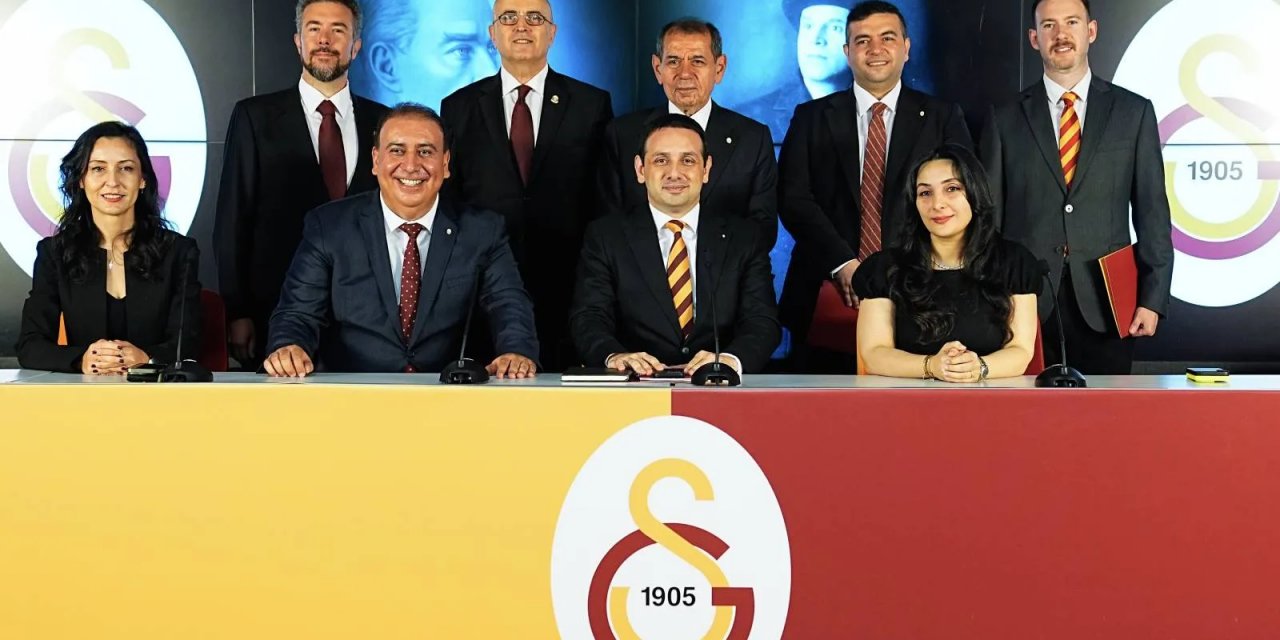 Galatasaray'da Yeniden Başkanlığa Seçilen Dursun Özbek İle Yönetimi Mazbatalarını Aldı