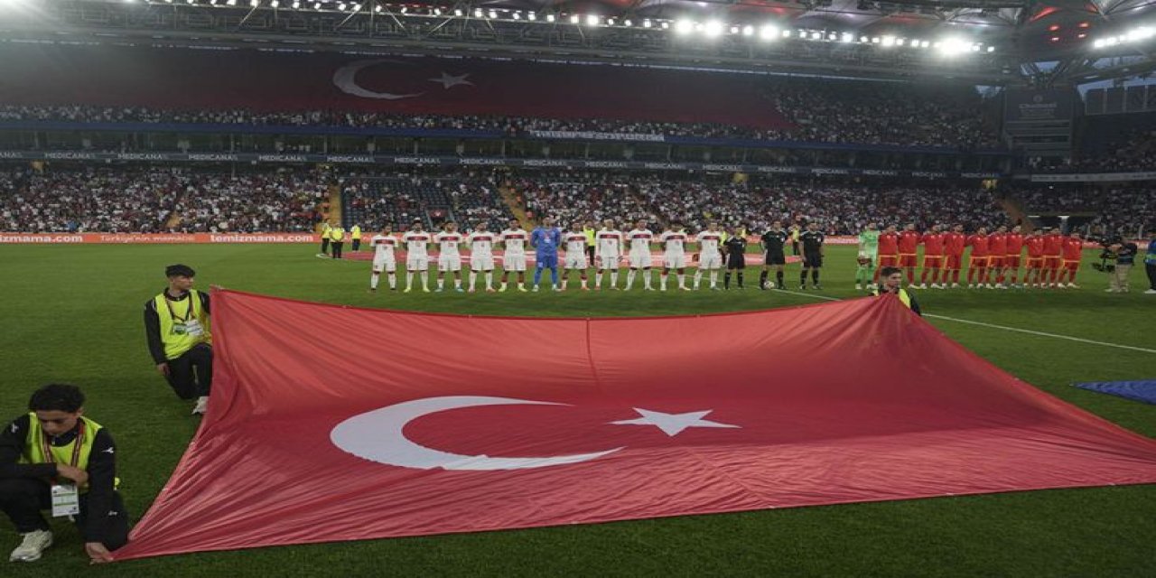 Eljif Elmas'tan Transfer Mesajı: İstanbul'da Yaşamak İstiyorum