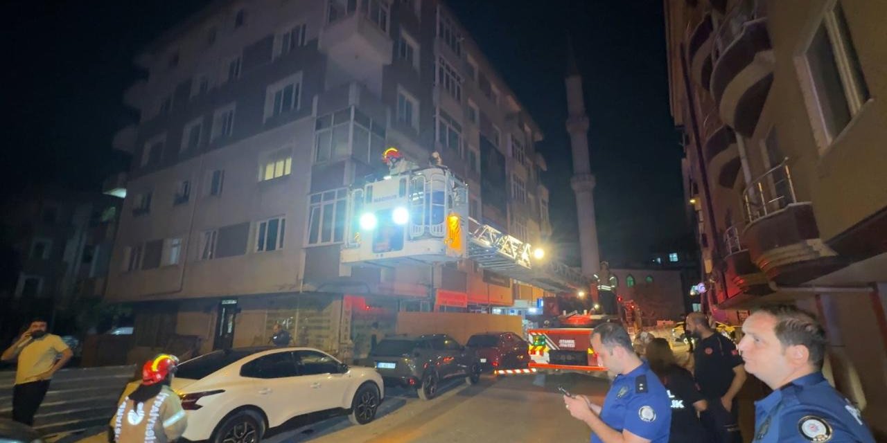 Avcılar'da Kolonlarından Ses Gelen 5 Katlı Bina Tahliye Edildi