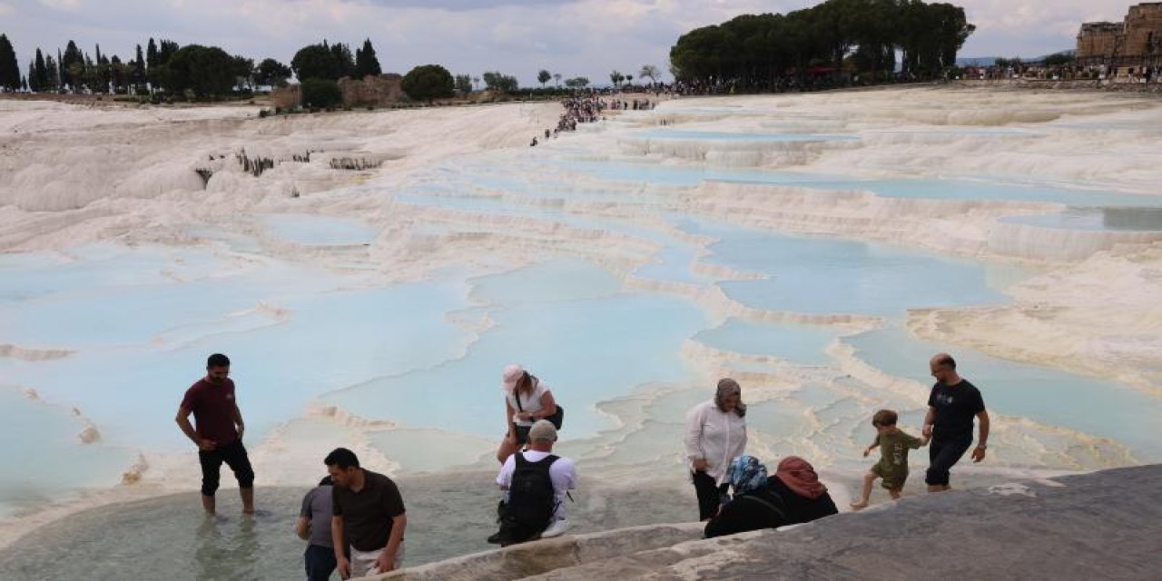 Pamukkale'de Tüm Zamanların Günlük Ziyaretçi Rekoru Kırıldı