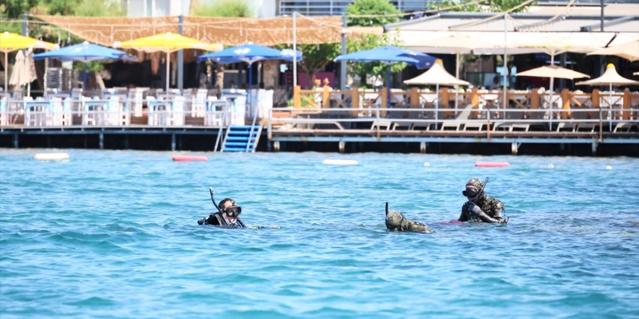 Bodrum'da Dalgıçlar Denizden 250 Kilogram Atık Çıkardı