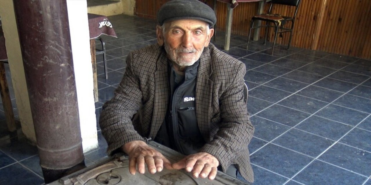 Kars'ta Yaz Ayında Sobalar Yanıyor