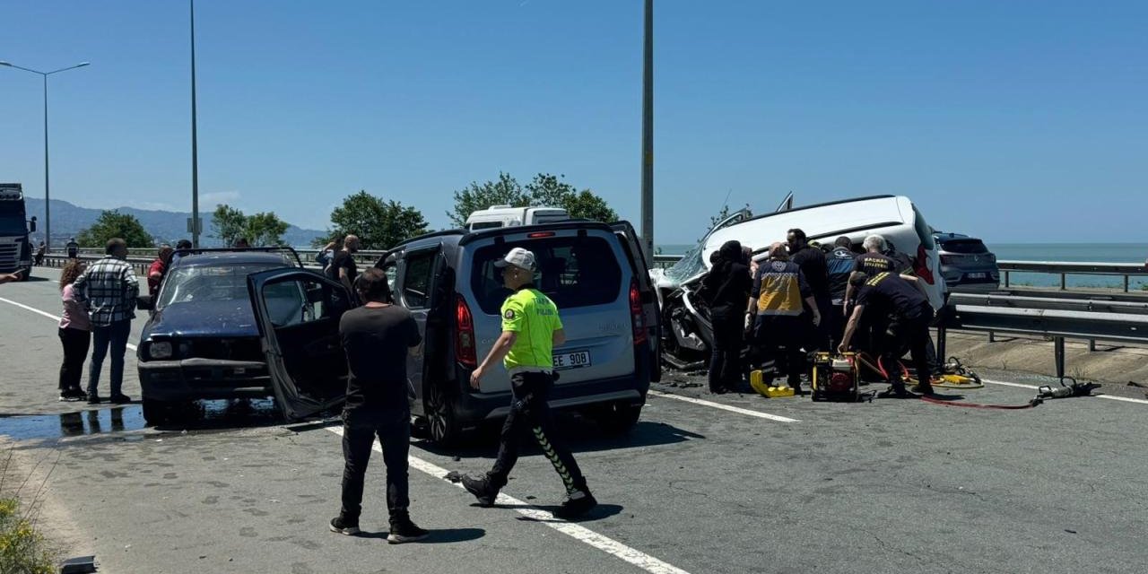 Ters Yöne Giren Yaşlı Sürücü Kazaya Neden Oldu: 2 Ölü, 3 Yaralı