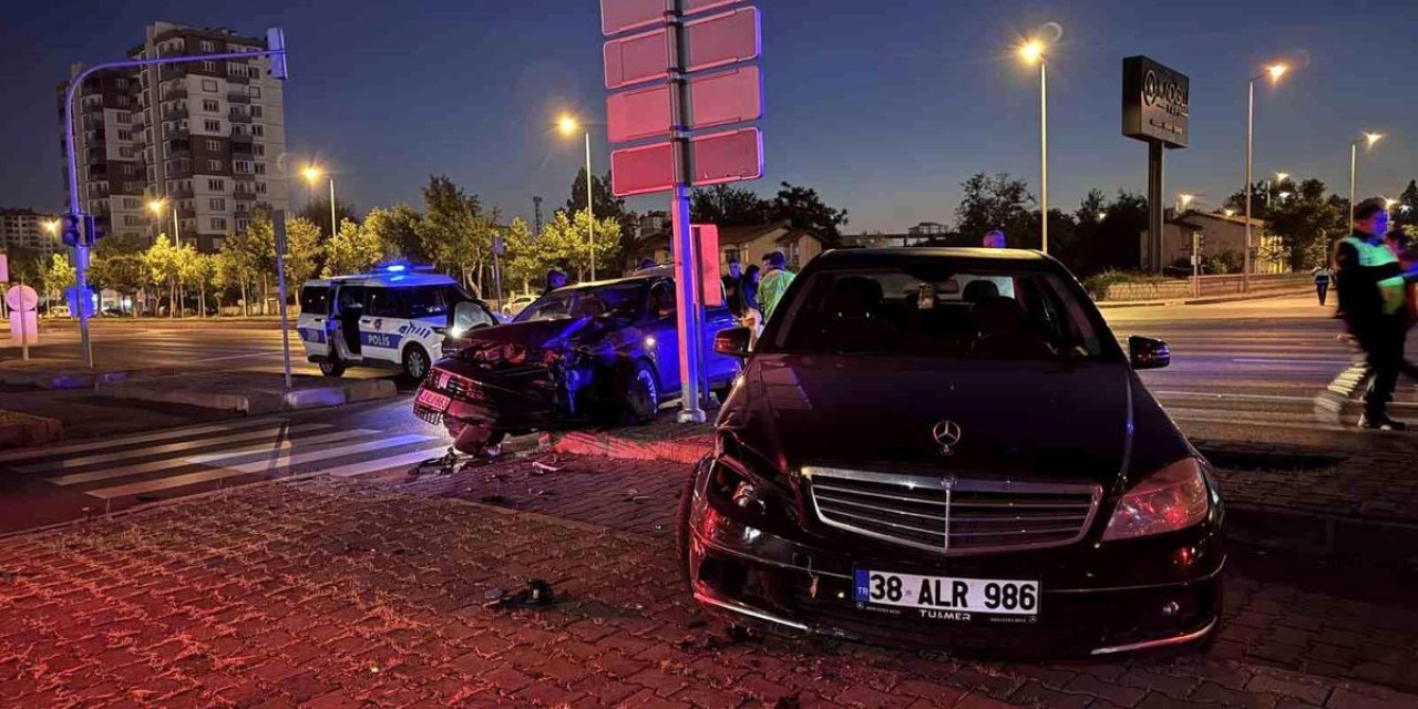 Kayseri'de Otomobil Çarpışması: 1 Yaralı