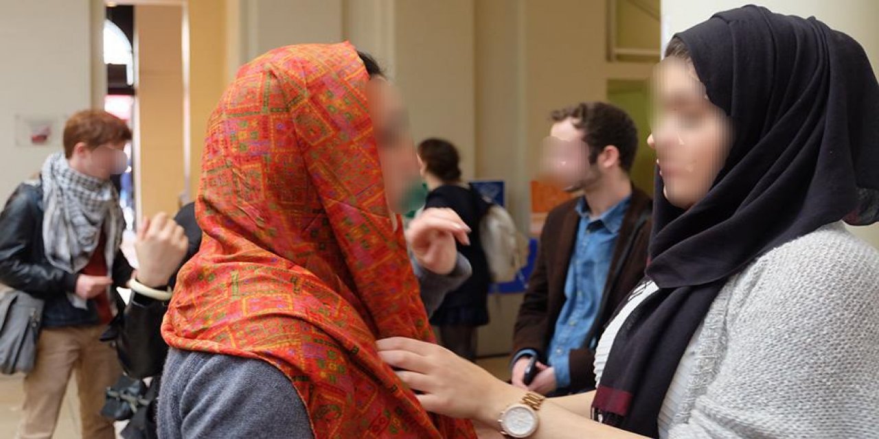İngiltere’de Müslüman Olduğu İçin Dışlanan Kadınlar "Solace" Çatısı Altında Toplanıyor