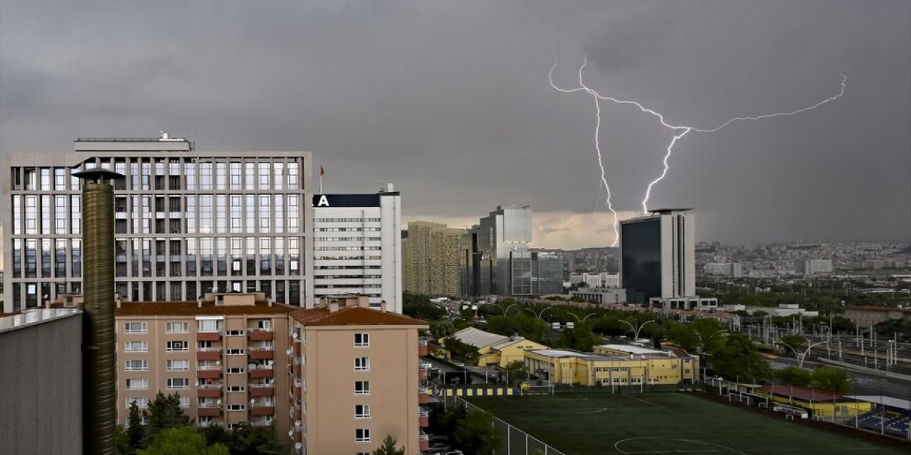 Ankara'da Sağanak Etkili Oluyor