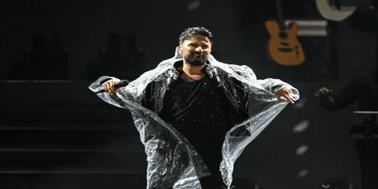 Tarkan’dan Ankara’da Yağmur Altında Unutulmaz Konser: “Bu Gece Eğleneceğiz”
