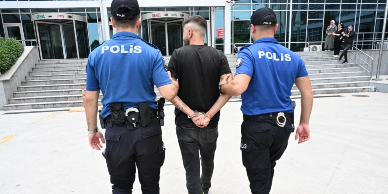 Kırmızı Bültenle Aranan Firari Mersin'de Yakalandı