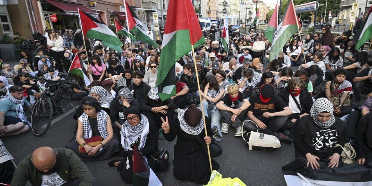 Berlin'de Polis Filistin'e Destek Gösterisinde Bulunanlara Müdahale Etti