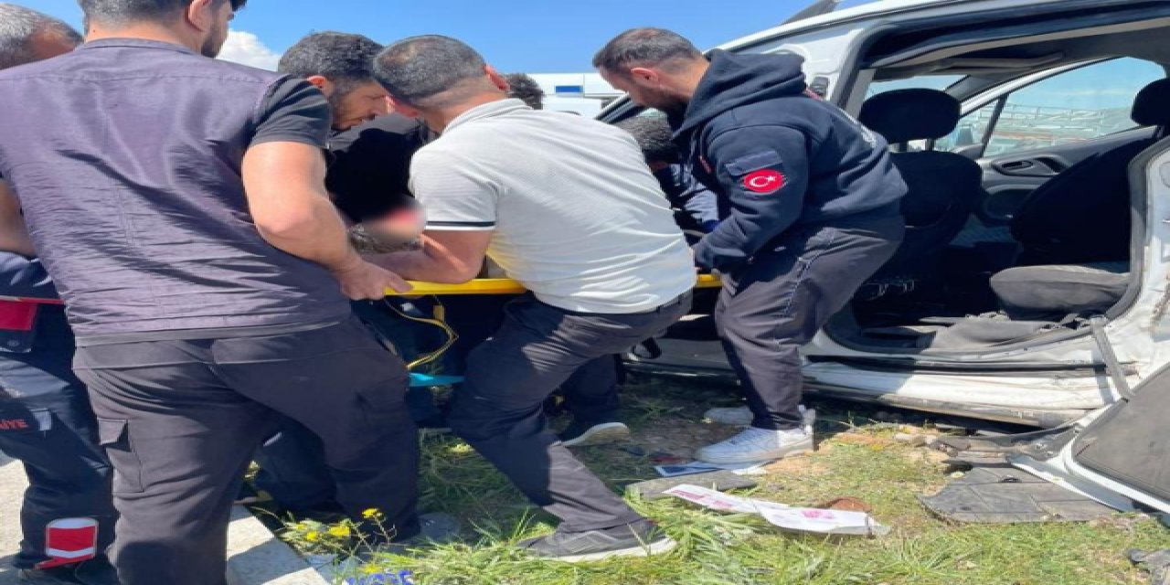 Van'da İki Otomobil Çarpıştı! 4 Kişi Hayatını Kaybetti, 2 Kişi Yaralandı