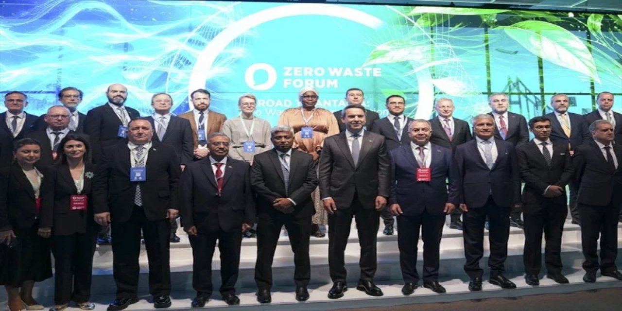 Alparslan Bayraktar Sıfır Atık Forumu'nda: Enerji Verimliliğinde Uluslararası İşbirliği Çağrısı