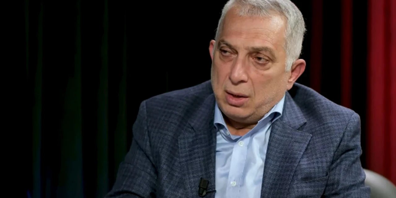 “Eğriye Eğri Doğruya Doğru” Metin Külünk Paylaştı