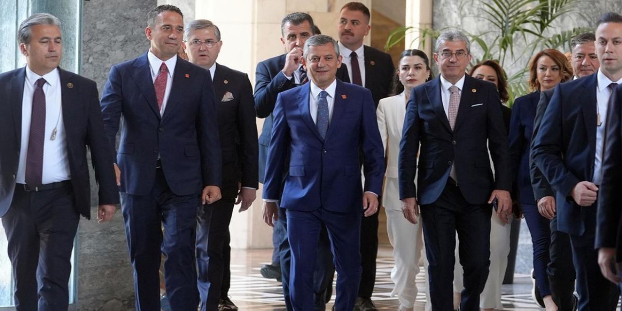 Özgür Özel'in Yol Haritası Netleşti! Yeni Parti İçin Tarih Belli Oldu