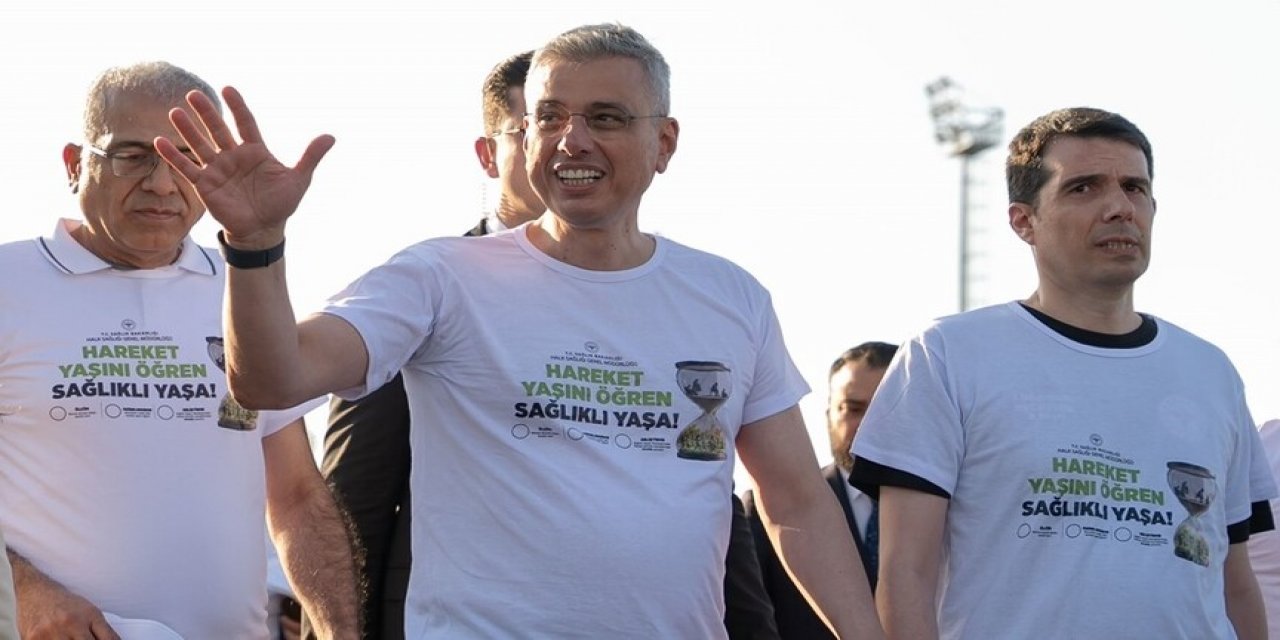 Sağlık Bakanı Memişoğlu: Bir Ay Sahada Olacağız. İnsanların Hareket Yaşını Öğreneceğiz