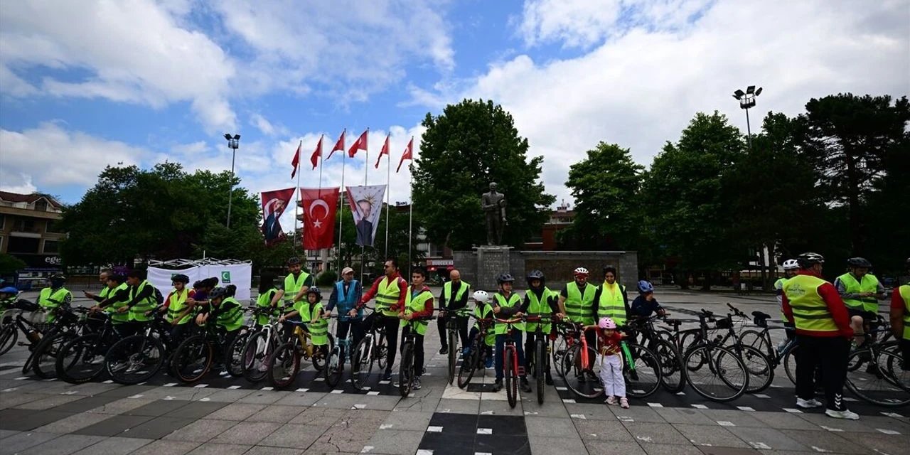 Düzce, Bolu Ve Karabük'te "13. Geleneksel Yeşilay Bisiklet Turu" Düzenlendi