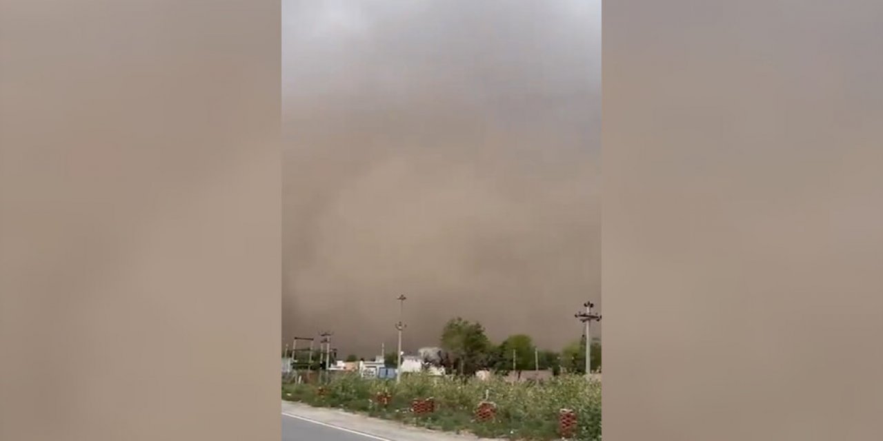 Hindistan'ın Bazı Bölgelerinde Toz Fırtınası Etkili Oluyor